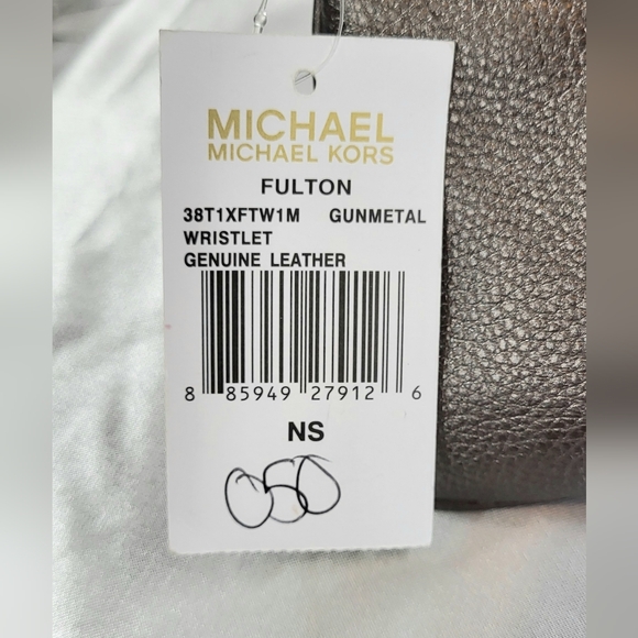 NEW: Michael Kors Leather Wristlet - Picture 5 of 6